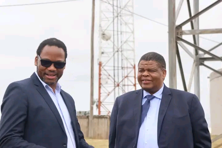 Deputy Minister of Water and Sanitation in Eastern Cape update community members about the process of the Dam